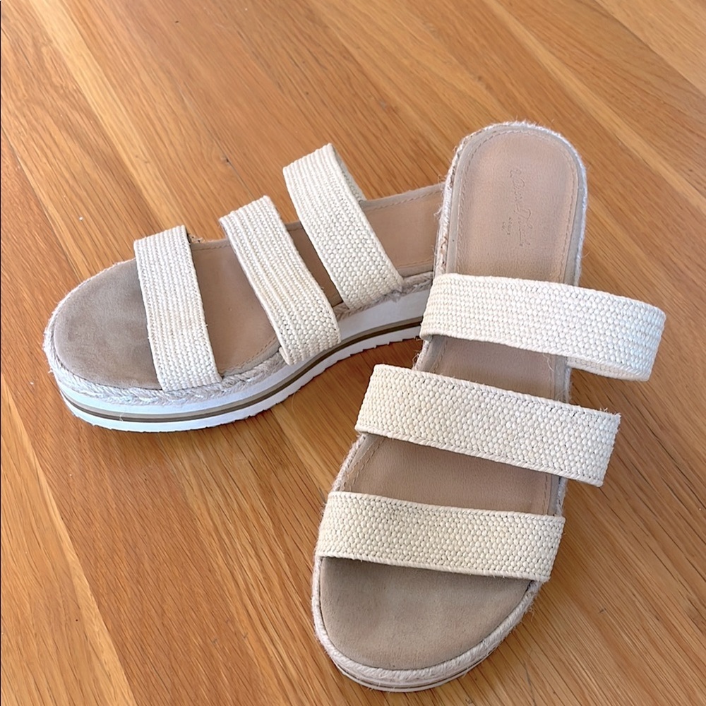 Universal thread Strappy Sandals